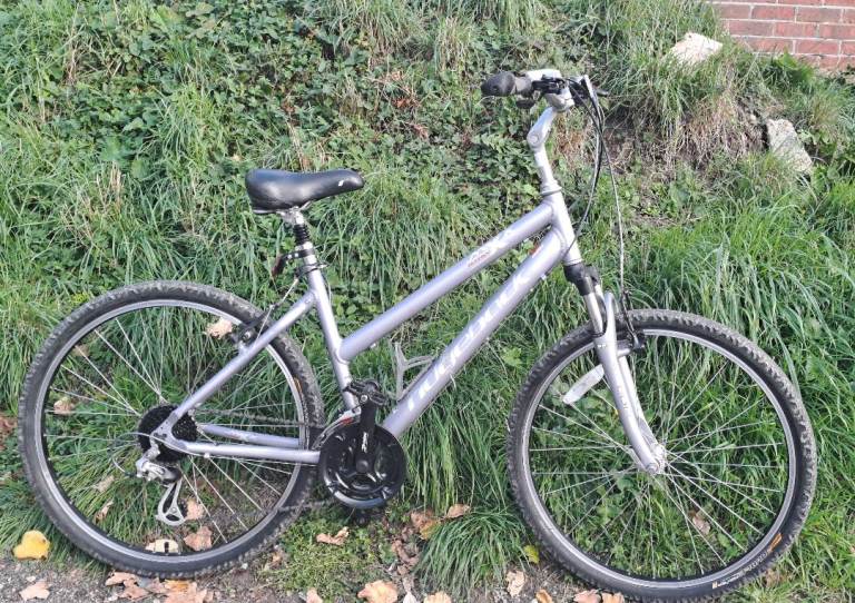 Ridgeback hybrid aluminium frame bike 