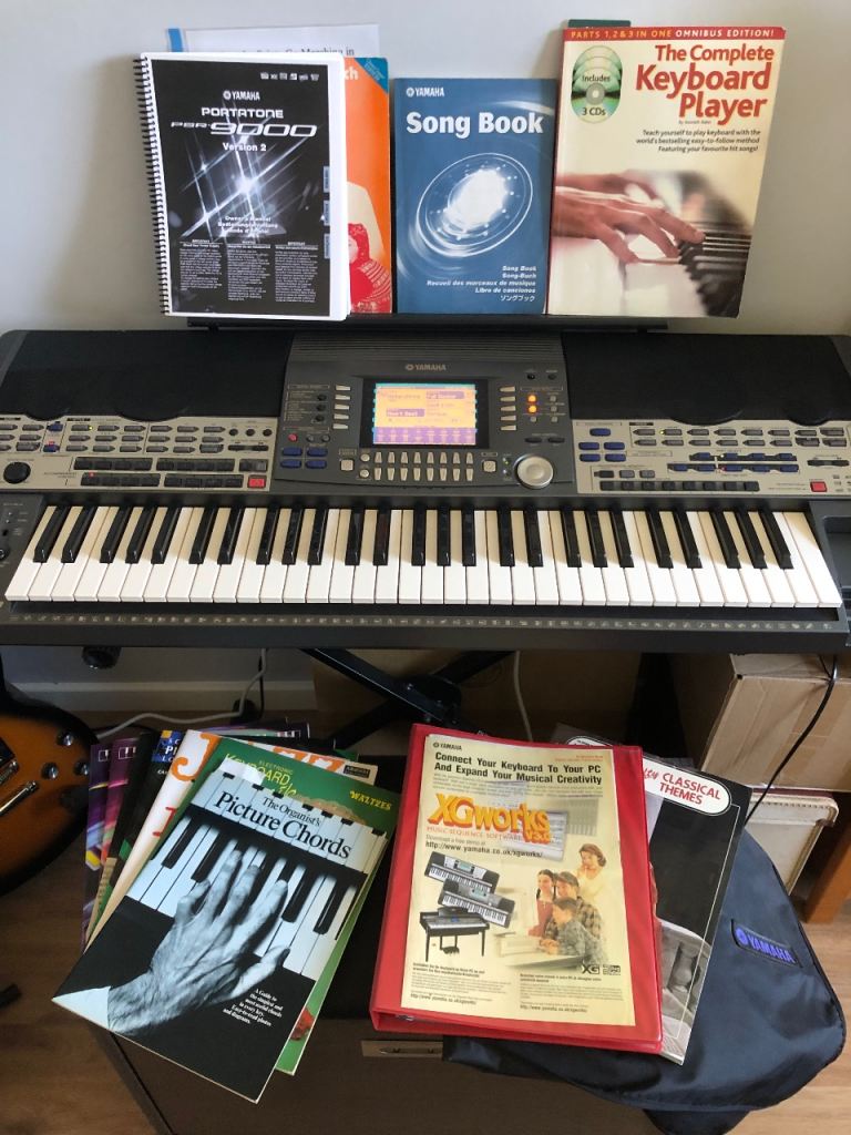 Yamaha PSR-9000 V3 Electronic Keyboard with Manuals and Songbooks
