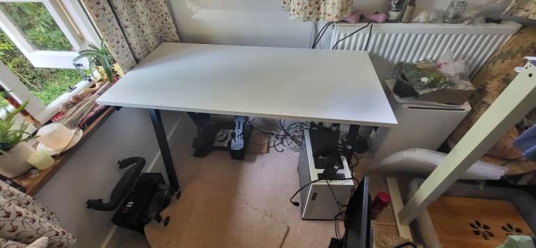 White Trotten IKEA Office Desk – Good Condition