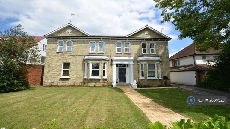 2 bedroom flat in Coombe Lane, London, SW20 (2 bed) (#2889523)