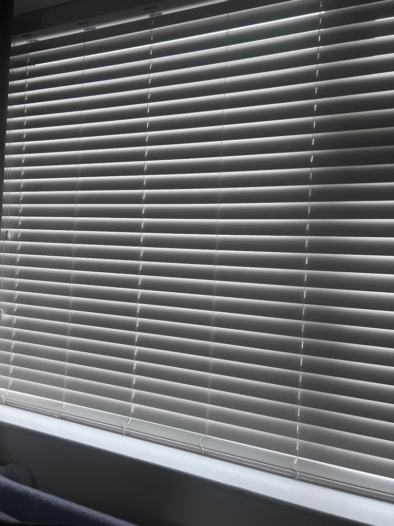 White Venetian Blinds – Good Condition