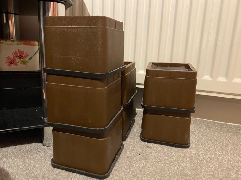 Bed risers 8.5 cm x 7 items 