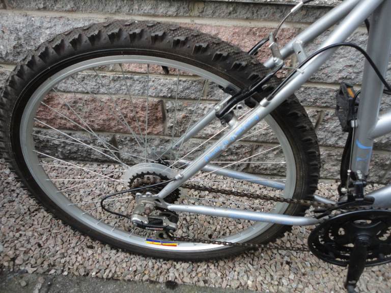 Apollo XC26 ladies bike, 20 inch frame, 26 inch wheels, 18 gears, front ...