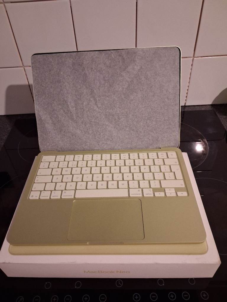 Apple MacBook Neo 2026 13in Citrus – Brand New