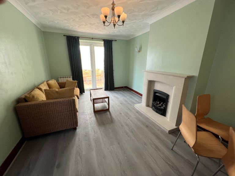 3 BEDROOM Spacious House with Driveway for rent 