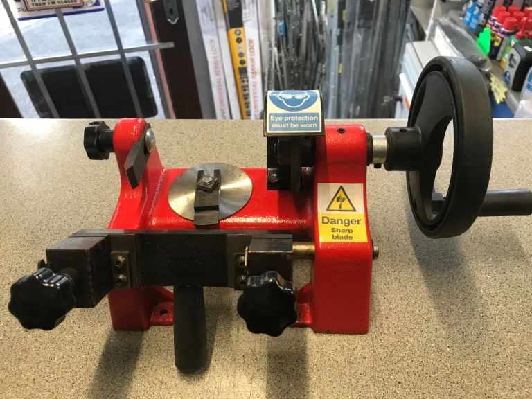RST Breeze key cutting machine