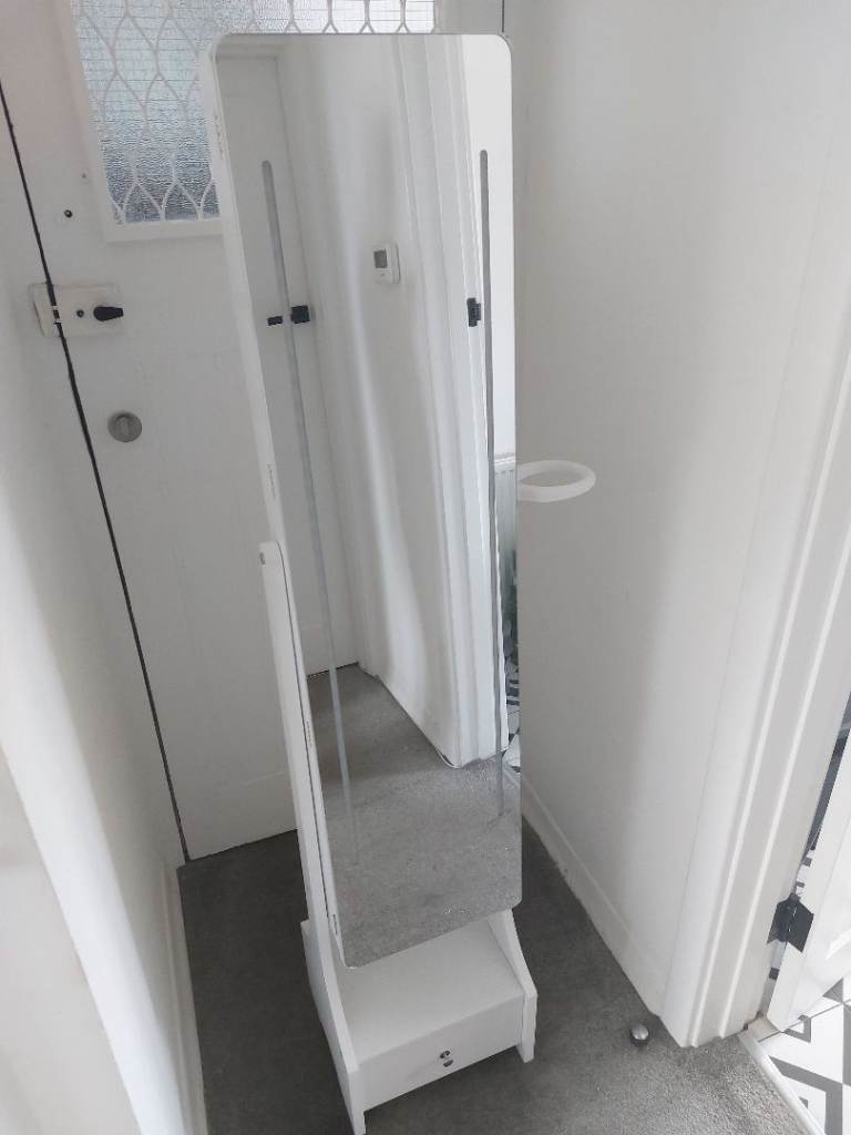 Mirror/jewellery storage 