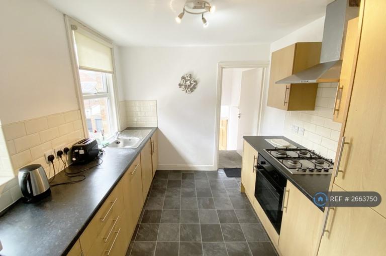 3 bedroom flat in Myrtle Grove, Newcastle Upon Tyne, NE2 (3 bed) (#2663750)