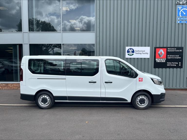 RENAULT TRAFIC 9 SEATER MINIBUS CONVERSION TAXI PRIVATE HIRE £26,950+VAT