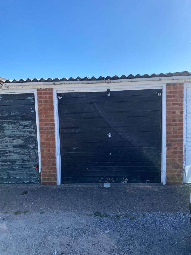 Garage for rent in Shirley B901HB