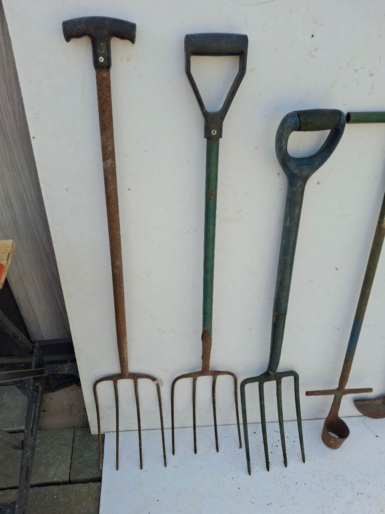 2 Hay muck forks