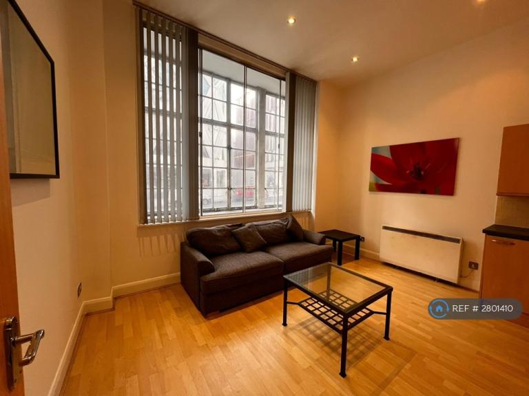 2 bedroom flat in Eastgate, Leeds, LS2 (2 bed) (#2801410)