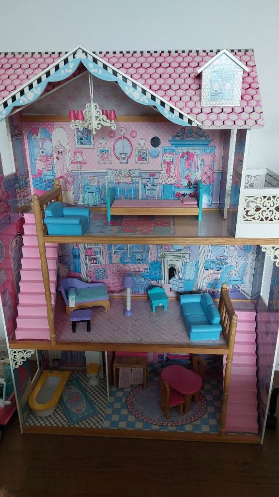 Kidcraft quality wooden dolls house