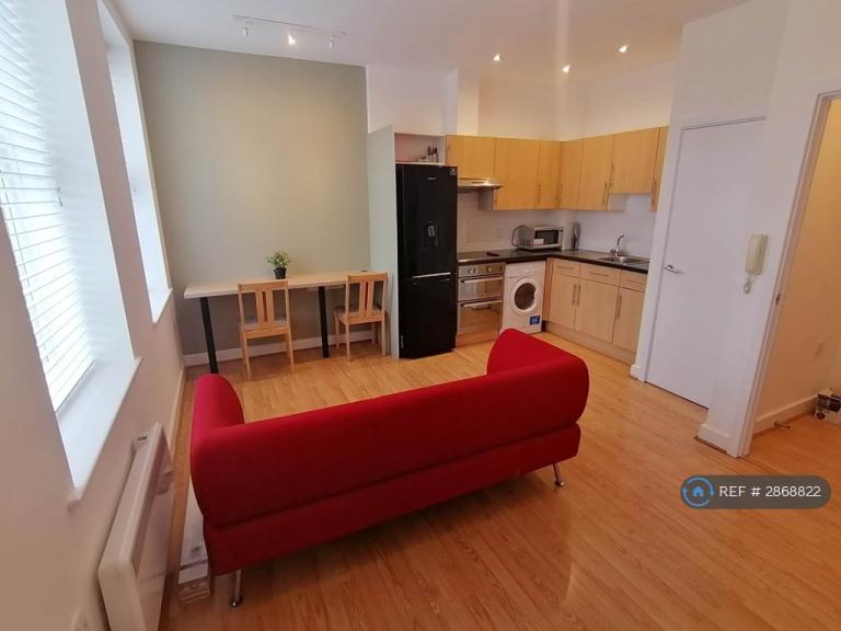 1 bedroom flat in Mcilroys Building, Reading, RG1 (1 bed) (#2868822)