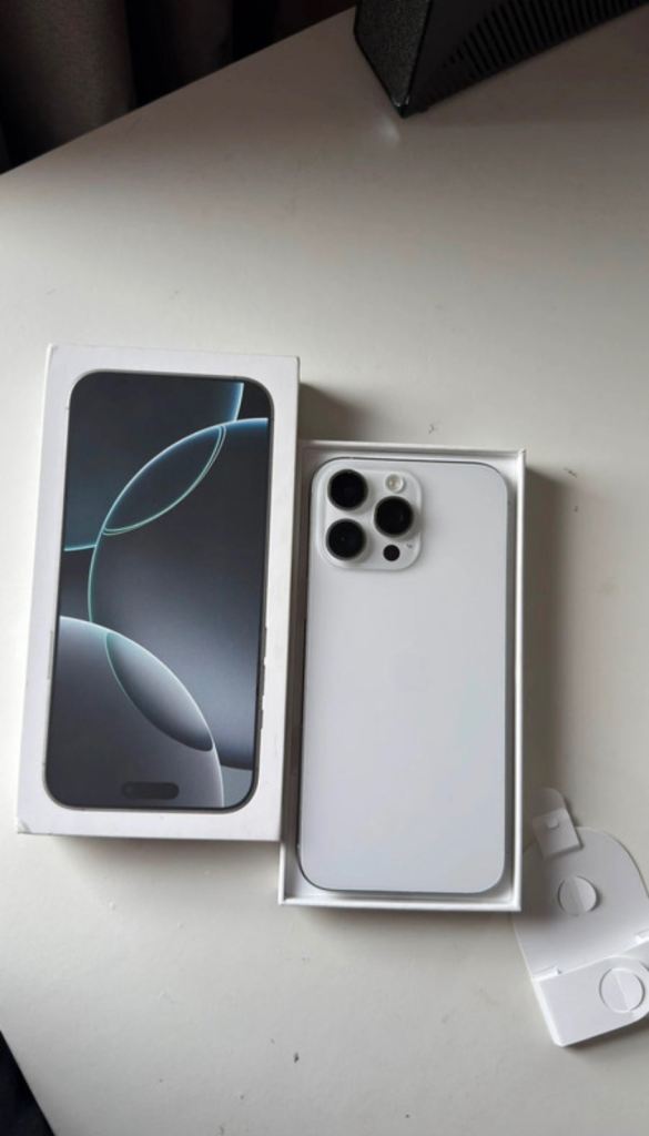 Apple iPhone 16 Pro max White, As Good As New