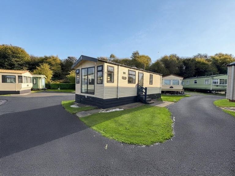 swift burgundy in Blackpool  - Lodge / Caravan 
