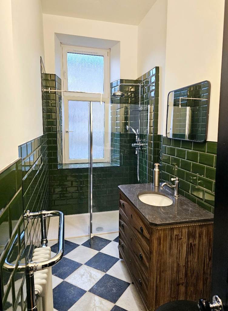 Painter & decorator, exterior painter, painting & decorating, painter and decorator, house painter