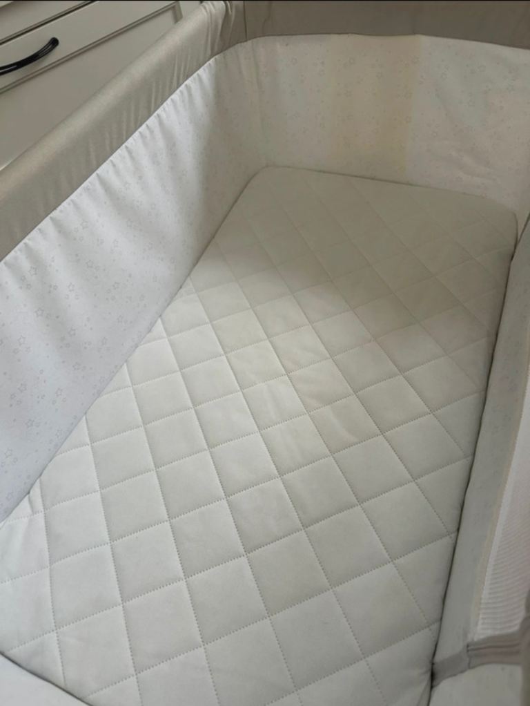 Snoozie bed side crib 