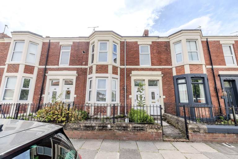 Two bedroom flat, Sutton Street, Newcastle, NE6 4RH