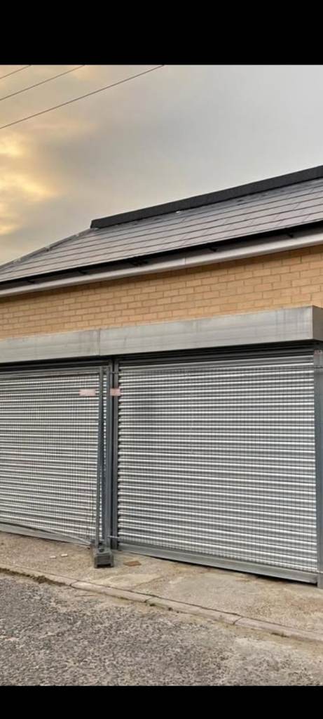 Storage space/Double garage 