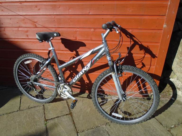 Giant rock females bike, 19 inch lightweight frame, 26 inch wheels, 18 gears, front suspension