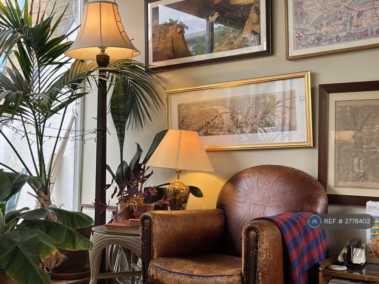 2 bedroom flat in Hoxton Street, Greater London, N1 (2 bed) (#2778403)