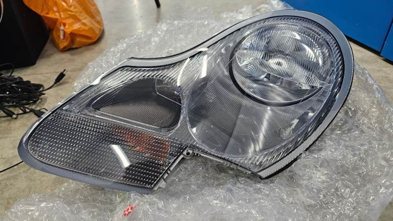 Porsche 986/996 passenger headlight