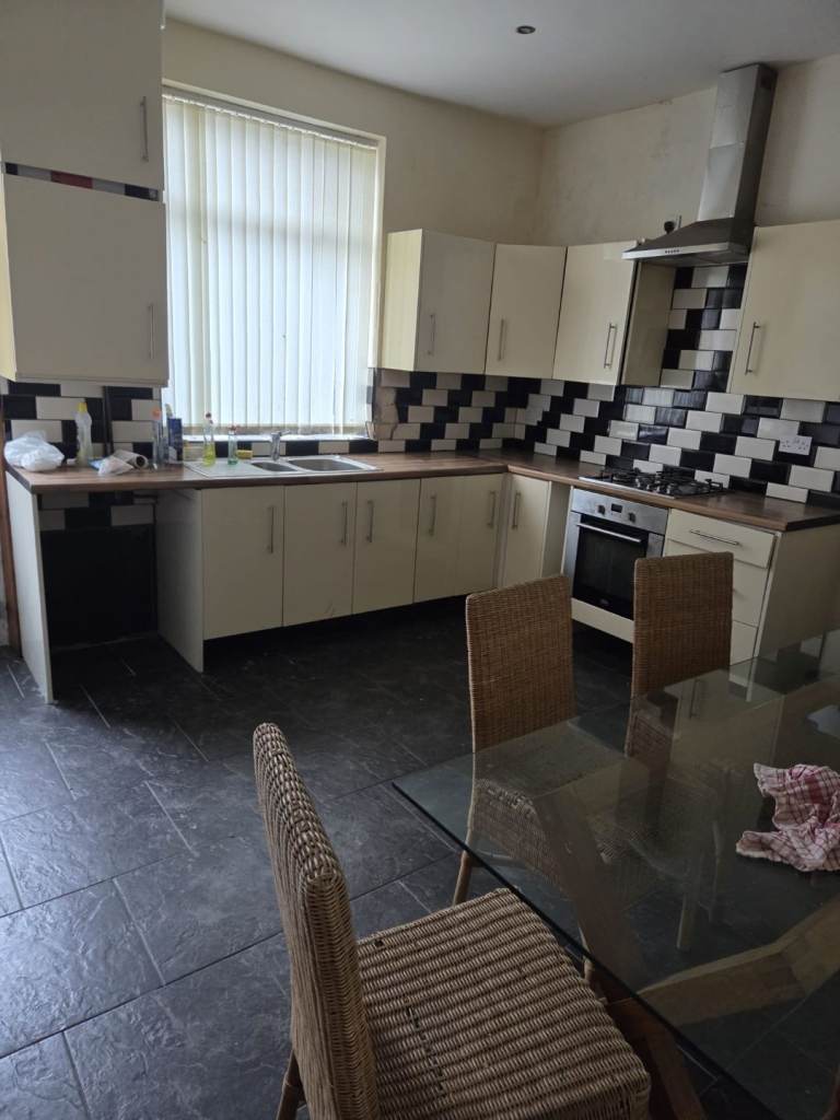 2 Bedroom House to Rent Oldham