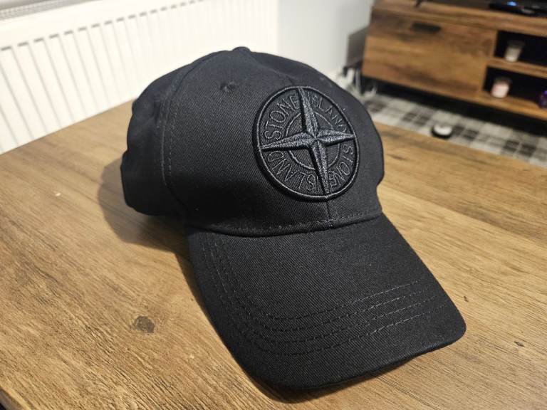 Bnwt mens Stone island baseball cap.