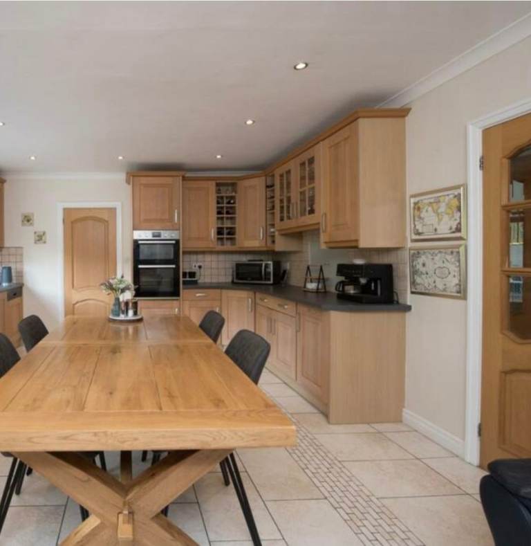 Full Kitchen Units and Appliances - Good Condition