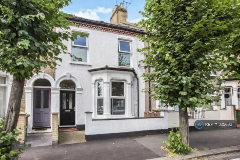 4 bedroom house in Warwick Road, London, E15 (4 bed) (#325682)