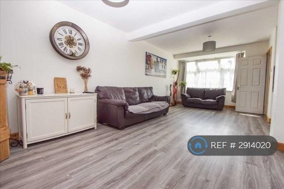4 bedroom house in Oakfield Avenue, Slough, SL1 (4 bed) (#2914020)