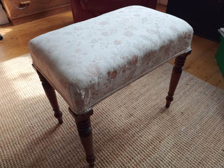 Edwardian Dressing Stool with Cream Floral Fabric – Good Condition