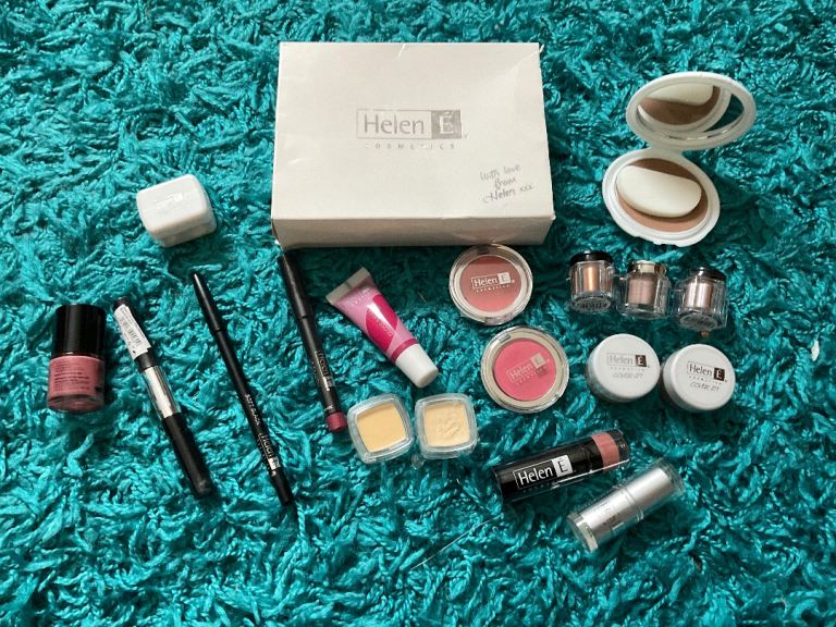 Helen E Cosmetics - 18 Items - Enough For 2 Gifts 