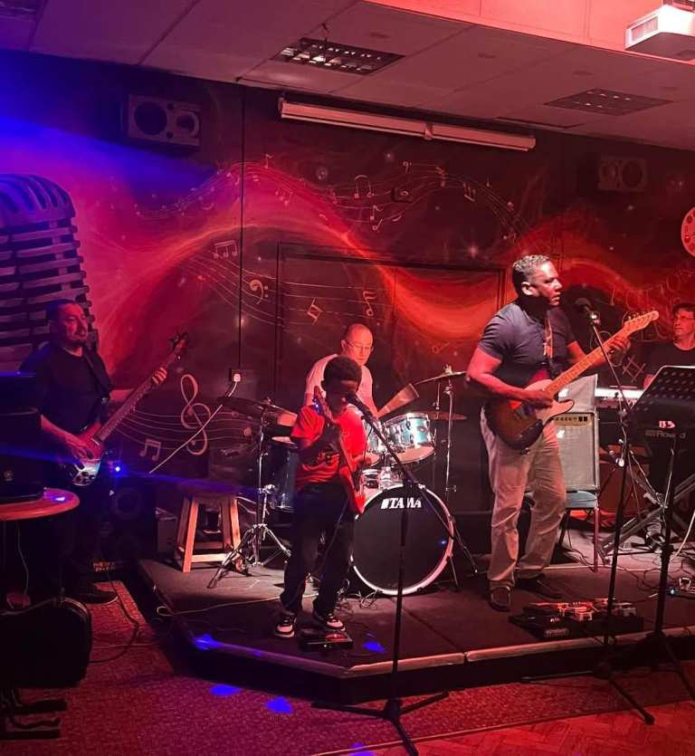 VERSATILE DRUMMER WANTED 4 GIGING BAND ROCK POP REGGAE SOUL BLUES COVERS & ORIGINALS