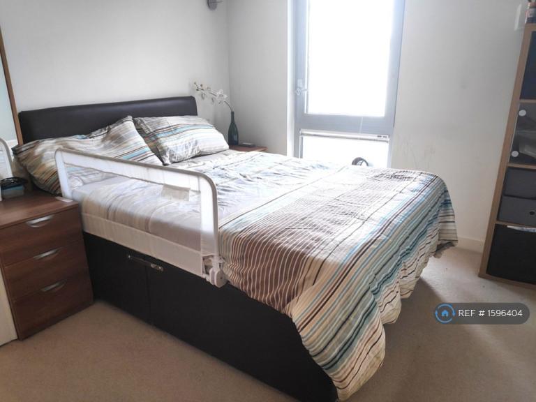 2 bedroom flat in Quadrant Court, Wembley, HA9 (2 bed) (#1596404)