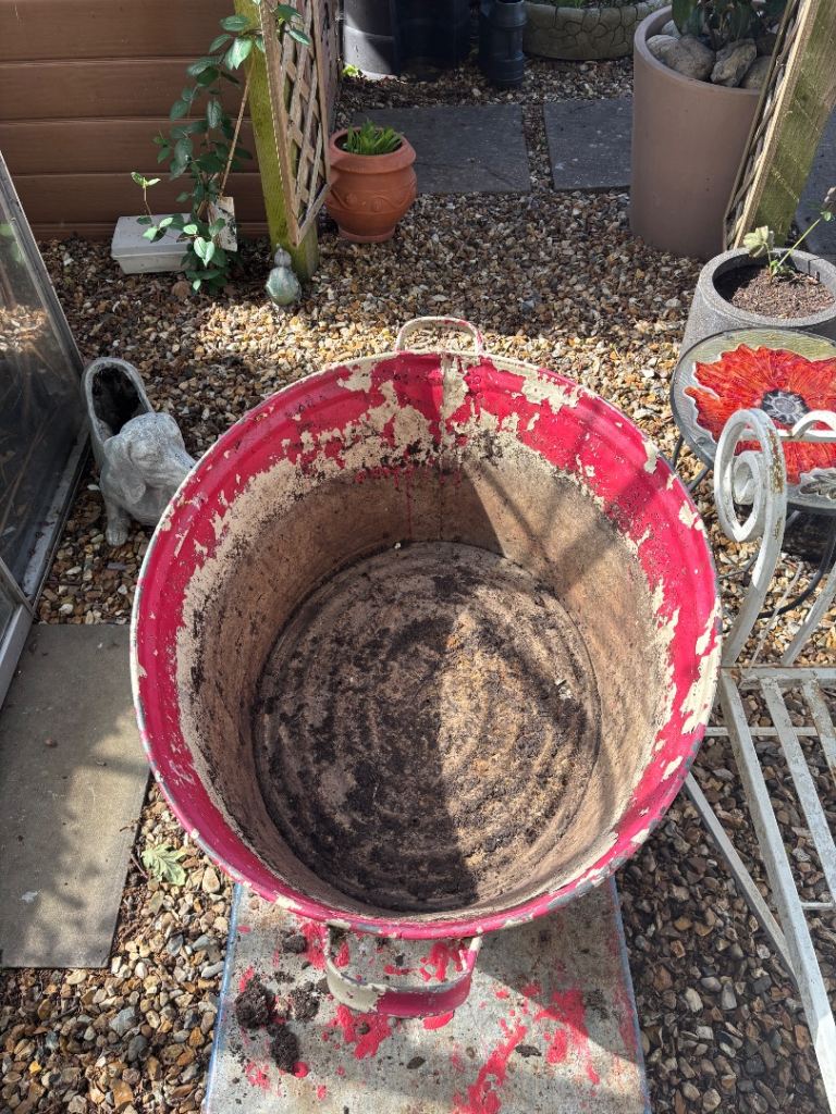 Medium size bath planter
