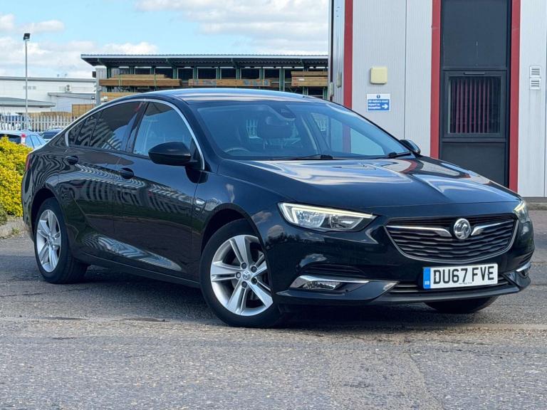 2017 Vauxhall Insignia 1.6 Insignia SRi Nav ecoTec TD 5dr Hatchback Diesel Manual