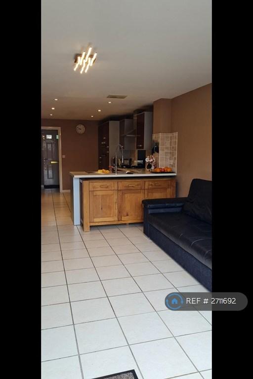 3 bedroom house in Cardinal Drive, Gloucester, GL4 (3 bed) (#2711692)