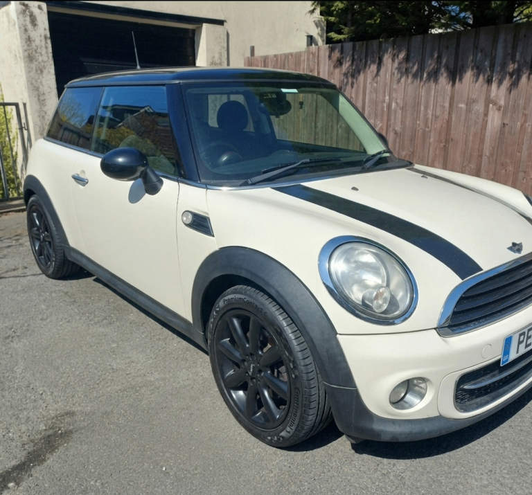 2011 MINI COOPER D 1.6 Diesel Hatchback £20 Tax Long MOT  FSH  AC