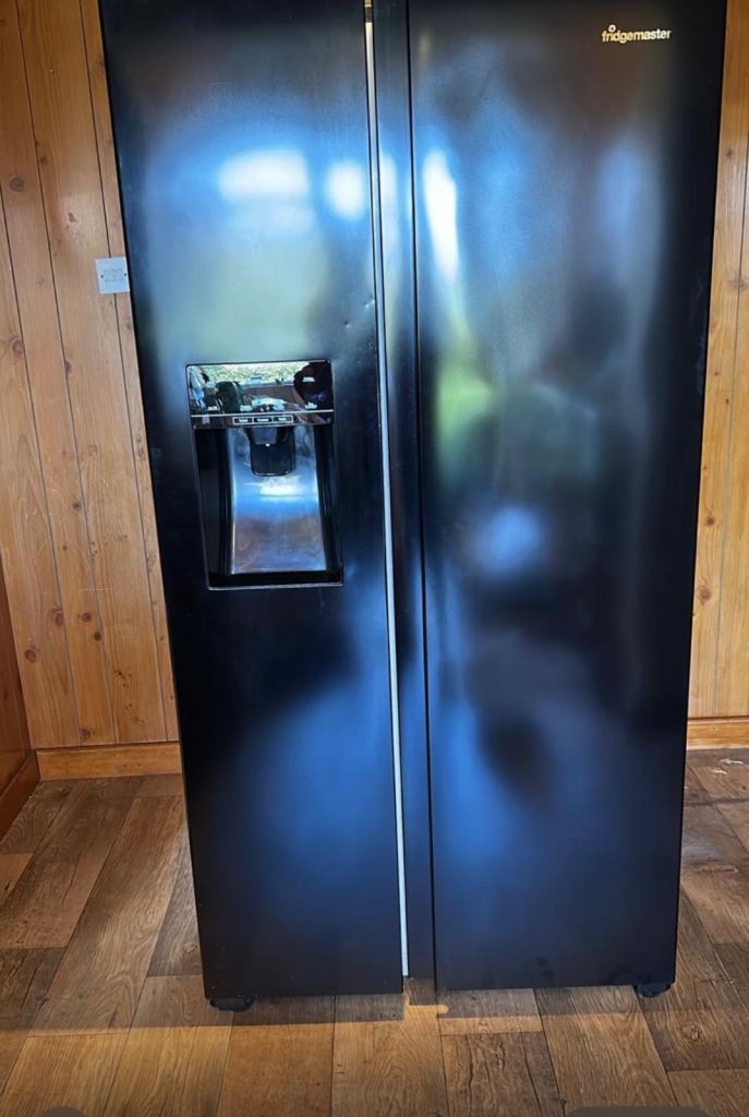 NEEDS GONE THIS WEEKEND - Black Fridgemaster American Fridge Freezer with Ice and Water Dispenser