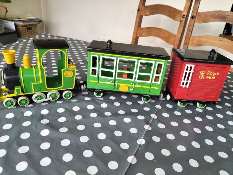 Postman Pat battery-operated train engine with passenger and mail carriages