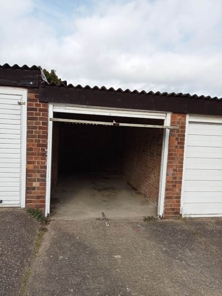 SECURE GARAGE FOR RENT LET STORAGE IN STROOD KENT IN GATED COMPOUND 