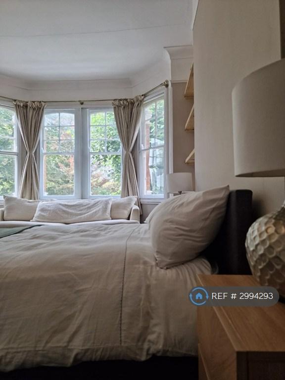 1 bedroom in Granville Gardens, London, W5 (#2994293)