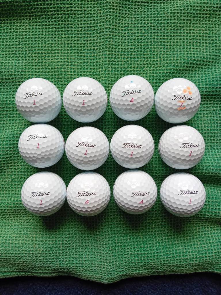 12 Prov1x golf balls