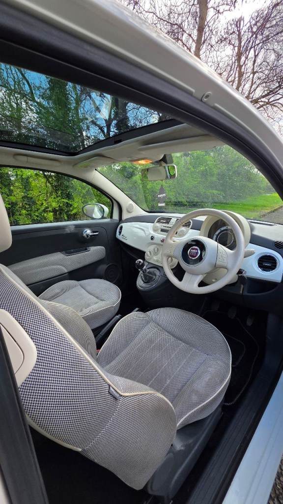 2009 FIAT 500 LOUNGE EDITION 