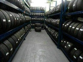 Matching pair 205 40 18 contispoty6 tyres as new £100 pair fits & bal 