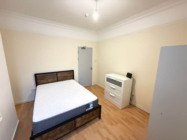 Spacious and Cosy Single Room for Rent in - LE5 5HL