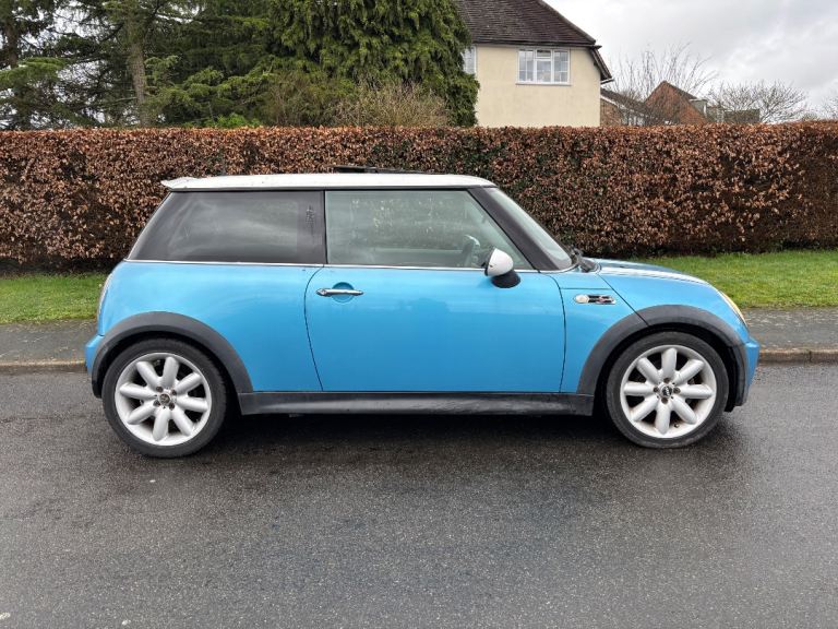 MINI COOPER S 1.6 2003 IN BLU SPARES OR REPAIR BEEN PARKED UP NO M.O.T STARTS AND DRIVES NEED WORK