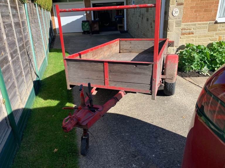 TRAILER - STRONG WITH LADDER STAND.